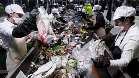 Viaxe ao gran estómago do Complexo Ambiental de Lousame